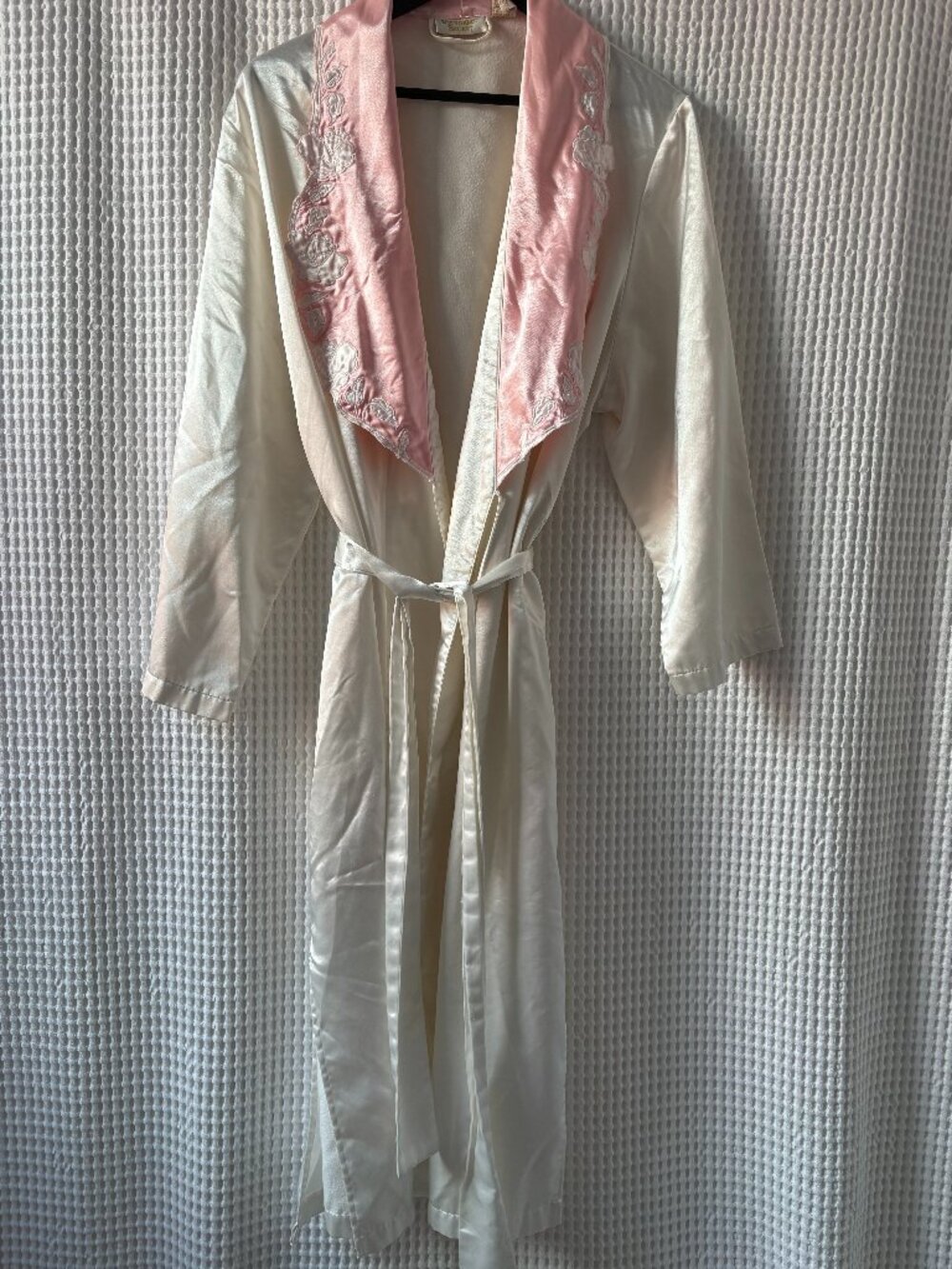 Victoria"s Secret 1990s gold label cream pink satin robe women's size M/L